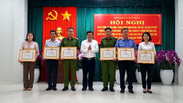 Hiển thị chi tiết cho Thành ủy Tuy Hòa: Nâng cao hiệu quả công tác nội chính, phòng chống tham nhũng, tiêu cực và cải cách tư pháp  Hình ảnh cho bài viết Thành ủy Tuy Hòa: Nâng cao hiệu quả công tác nội chính, phòng chống tham nhũng, tiêu cực và cải cách tư pháp